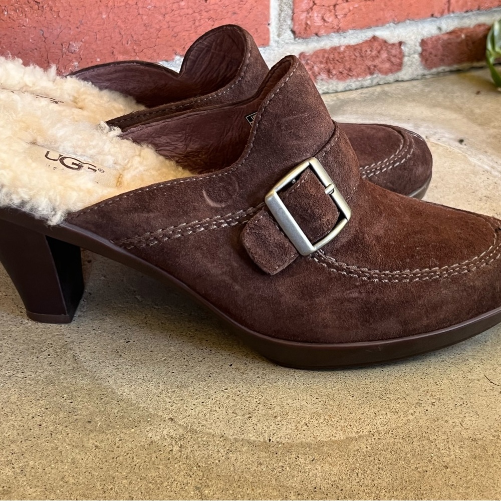 Uggs Womens Brown Suede Leather